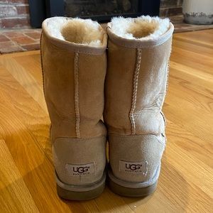 UGG Classic Short Boot